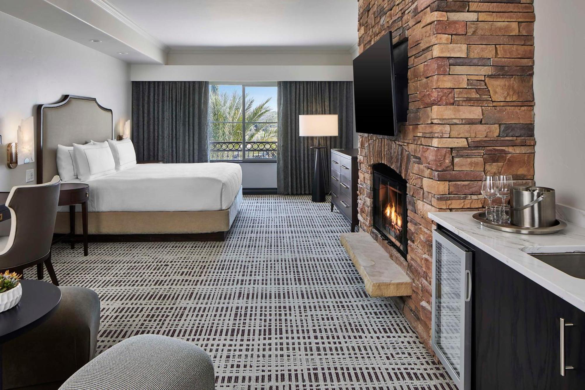 Bellasera Hotel & Suites Paso Robles, Tapestry By Hilton Exterior photo