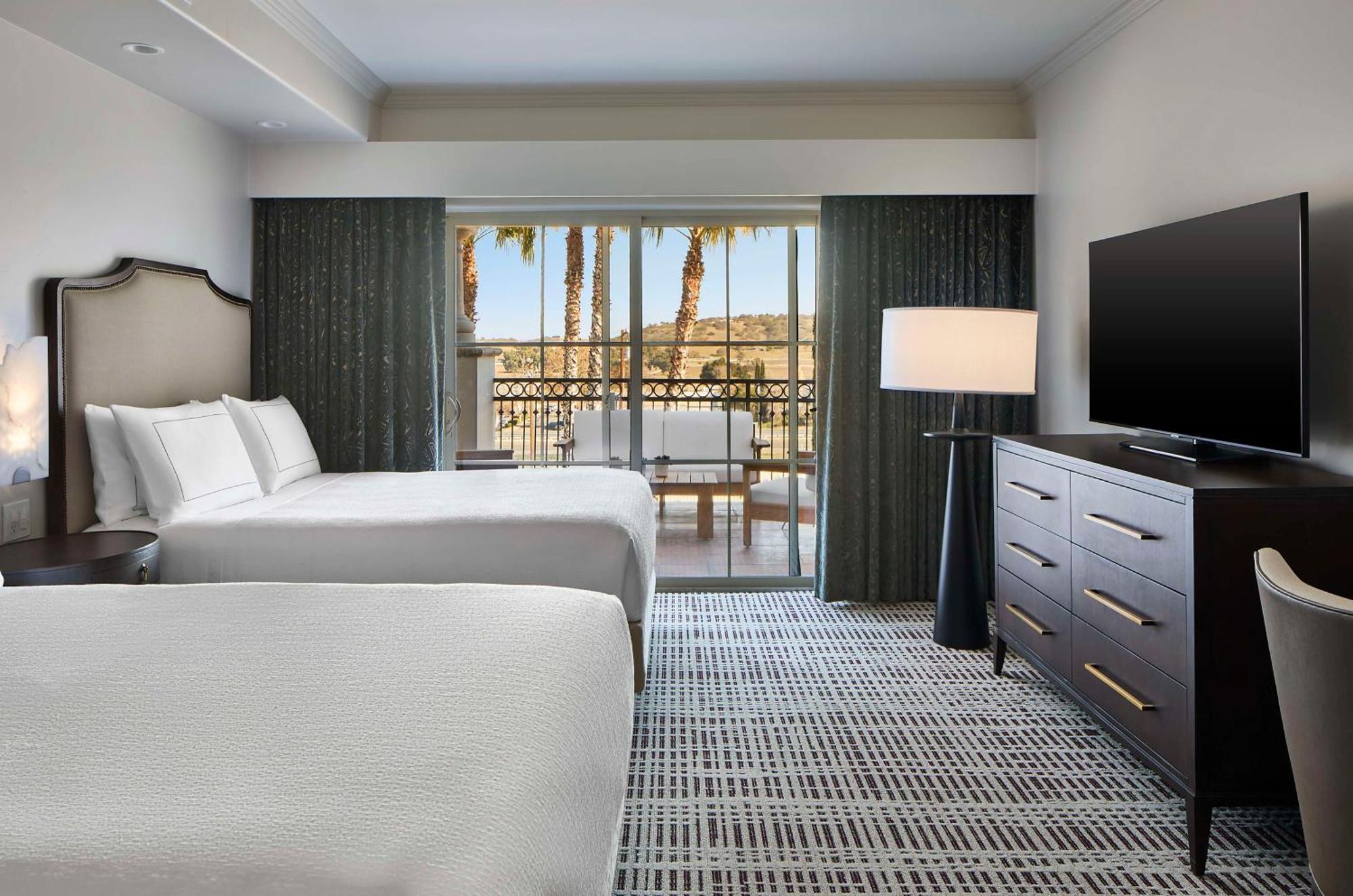 Bellasera Hotel & Suites Paso Robles, Tapestry By Hilton Exterior photo
