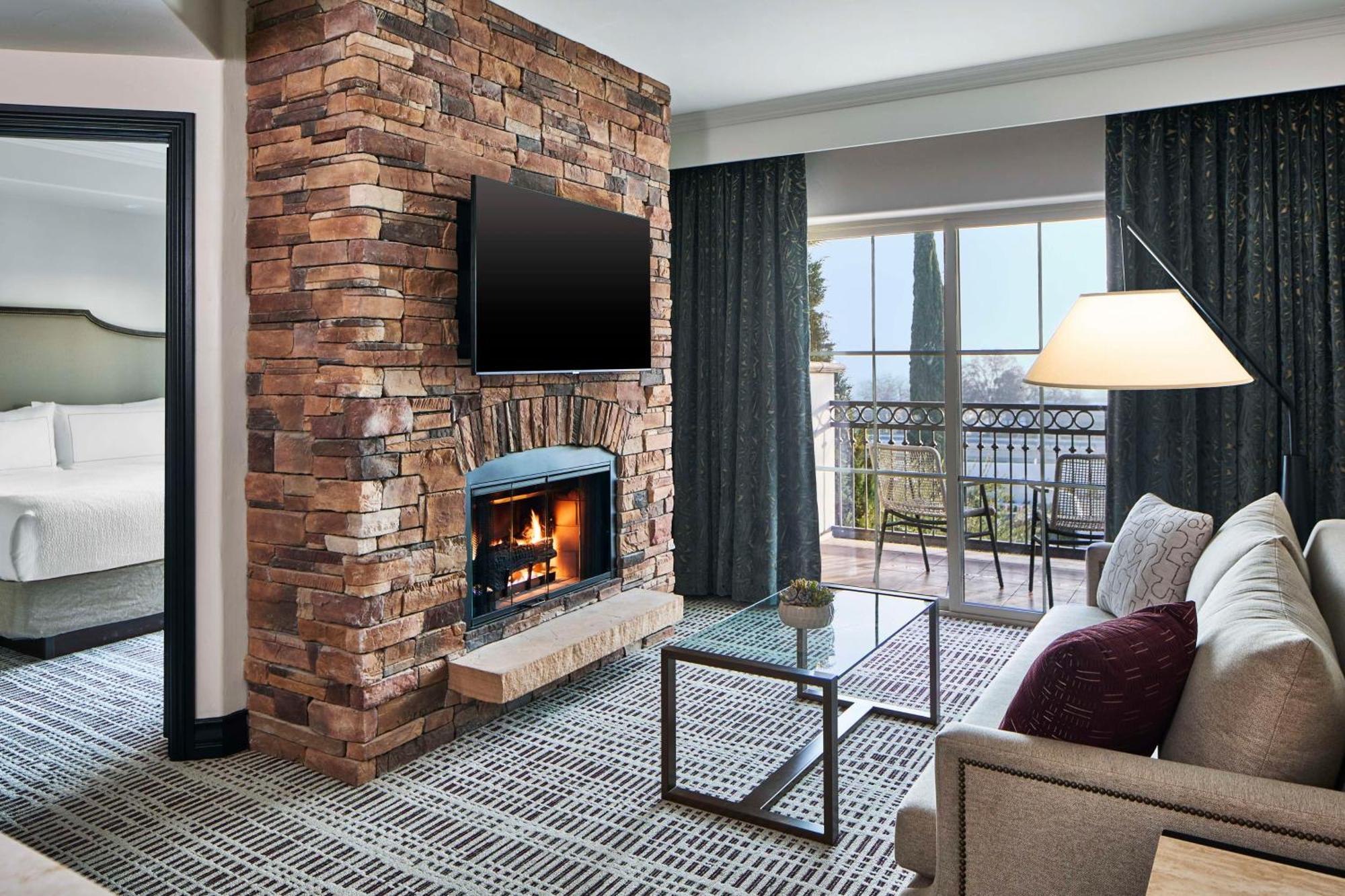 Bellasera Hotel & Suites Paso Robles, Tapestry By Hilton Exterior photo